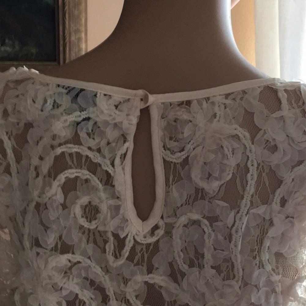 Eggshell Lace Top. - image 3